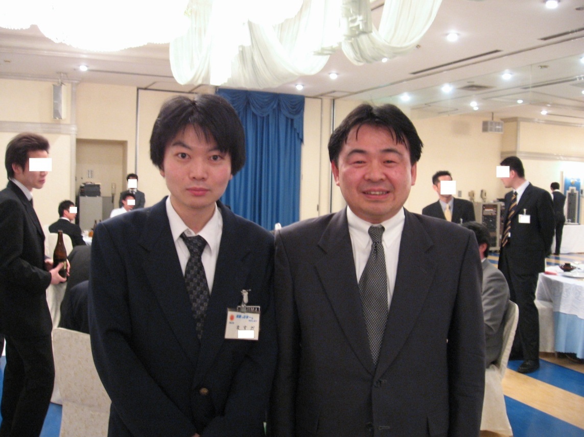 増田真知宇( ますだまちう 真知宇 )先生が一部上場企業の営業成績 表彰式で表彰。当時の小島章利 社長と宇都宮本社ちかくの系列会社アピア(系列会社コジマ・エージェンシーが経営)での優秀社員表彰式にて 増田真知宇( ますだまちう 真知宇 )先生が一部上場企業の営業成績 表彰式で表彰。当時の小島章利 社長と宇都宮本社ちかくの系列会社アピア(系列会社コジマ・エージェンシーが経営)での優秀社員表彰式にて